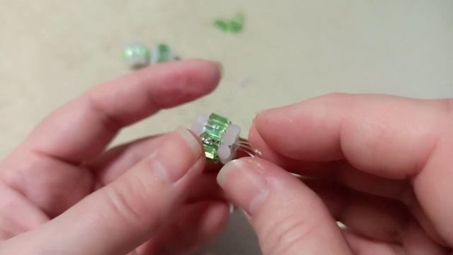 Комплект украшений "Флора"+ МК плетеные бусины #флешмоб_весна #колье #кольцо #collar #anillo смотреть онлайн