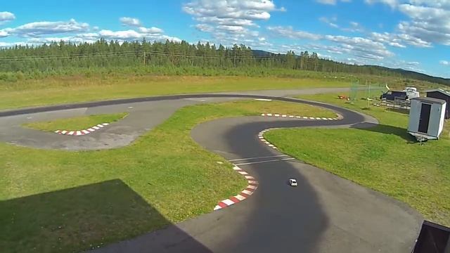 Ute å prøver min audi quattro rally rc bil på asvaltbana på elverum rc flyplassen смотреть онлайн