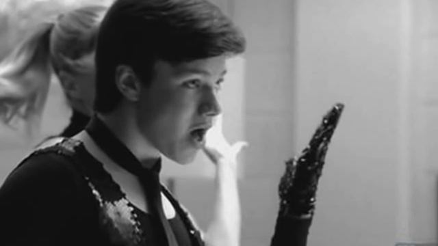 Chris Colfer (Defying Gravity - Kurt Hummel (Solo) смотреть онлайн