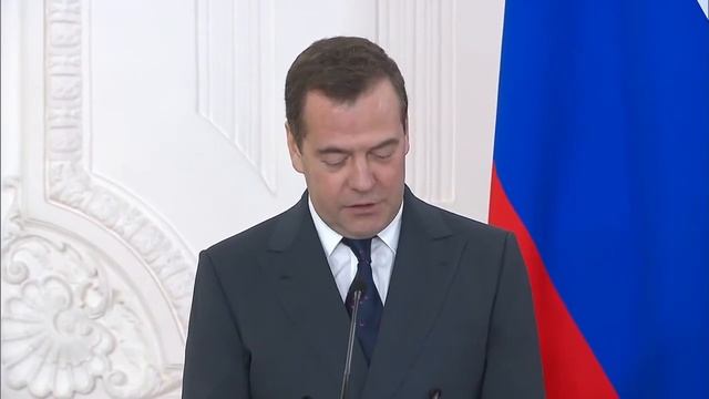 МЕДВЕДЕВ читает Стих ЧЕХОВА. Новый год 2021 смотреть онлайн