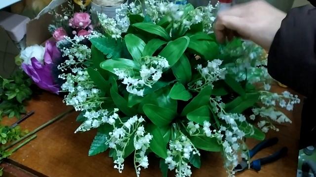 Как сделать клумбу-полянку из искусственных цветов/How to make a composition of artificial flowers смотреть онлайн