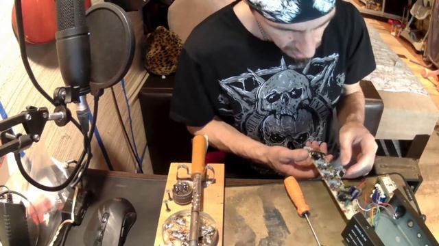 Ремонт гитарного Комбика -GUITAR AMPLIFER E 39 смотреть онлайн