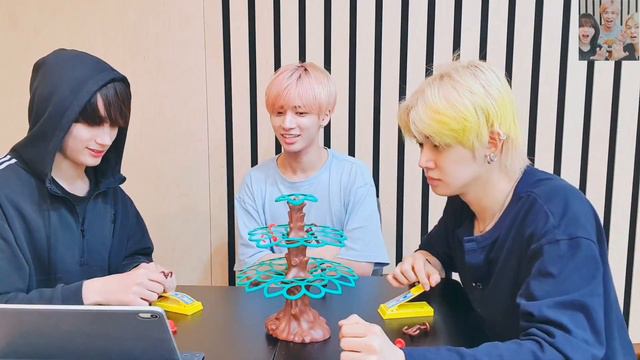 [РУС.СУБ] [RUS.SUB] [LIVE] Ёнджун, Тэхён и Хюнин Кай 💛💗🖤 (11.08.2020) смотреть онлайн