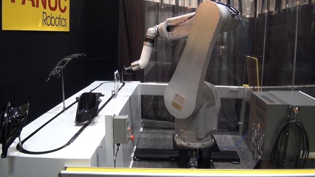 FANUC Robotics New P-50iB Paint Robot Paints Parts in Chain-on-edge Machine смотреть онлайн