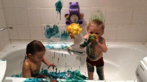 ВСЯ ВАННА В КРАСКАХ!Рисуем Картины Пальчиковыми Красками Красим Ванну и Стены