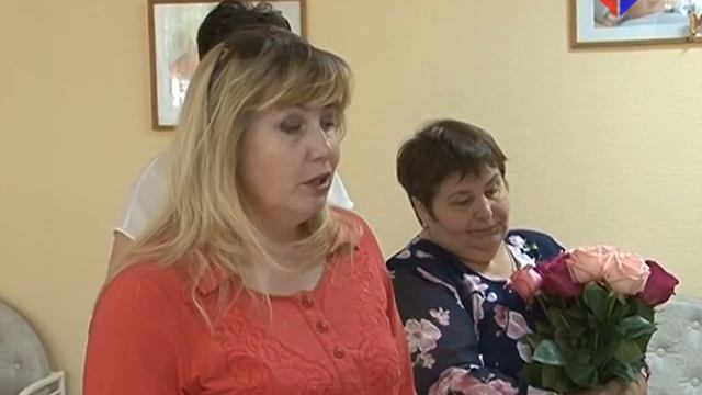 На выписке малыша из роддома звучали поздравления от городской администрации смотреть онлайн