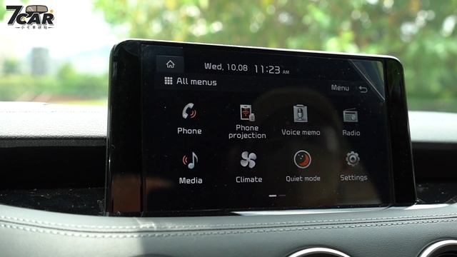 【新車試駕】Kia Stinger 2.0 GT-Line｜換標更有型 高顏值旗艦轎跑來襲！ 【7Car小七車觀點】 смотреть онлайн