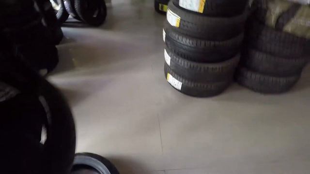 Pirelli Angel GT and Diablo Rosso 3 tyre in Duke 200 смотреть онлайн