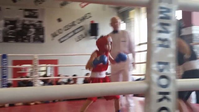Бой Фарух 1 раунд красный угол смотреть онлайн