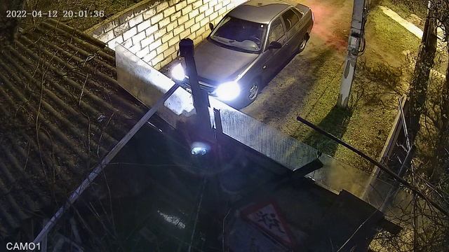 12.04.22; 20:00ч.г.Белгород ул.Комсомольская 39, Приора: м406рк31 засланец проверяет есть ли камеры смотреть онлайн
