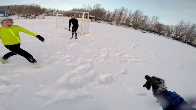 ФУТБОЛ на льду ОЗЕРА смотреть онлайн