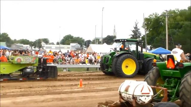 Some of the 4wd Tractors that pulled in New Vienna, IA 9/8/2013 смотреть онлайн