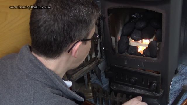 22. How I light the wood burning / coal stove on my narrowboat смотреть онлайн