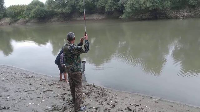 р.Прут рыбалка в Молдавии смотреть онлайн