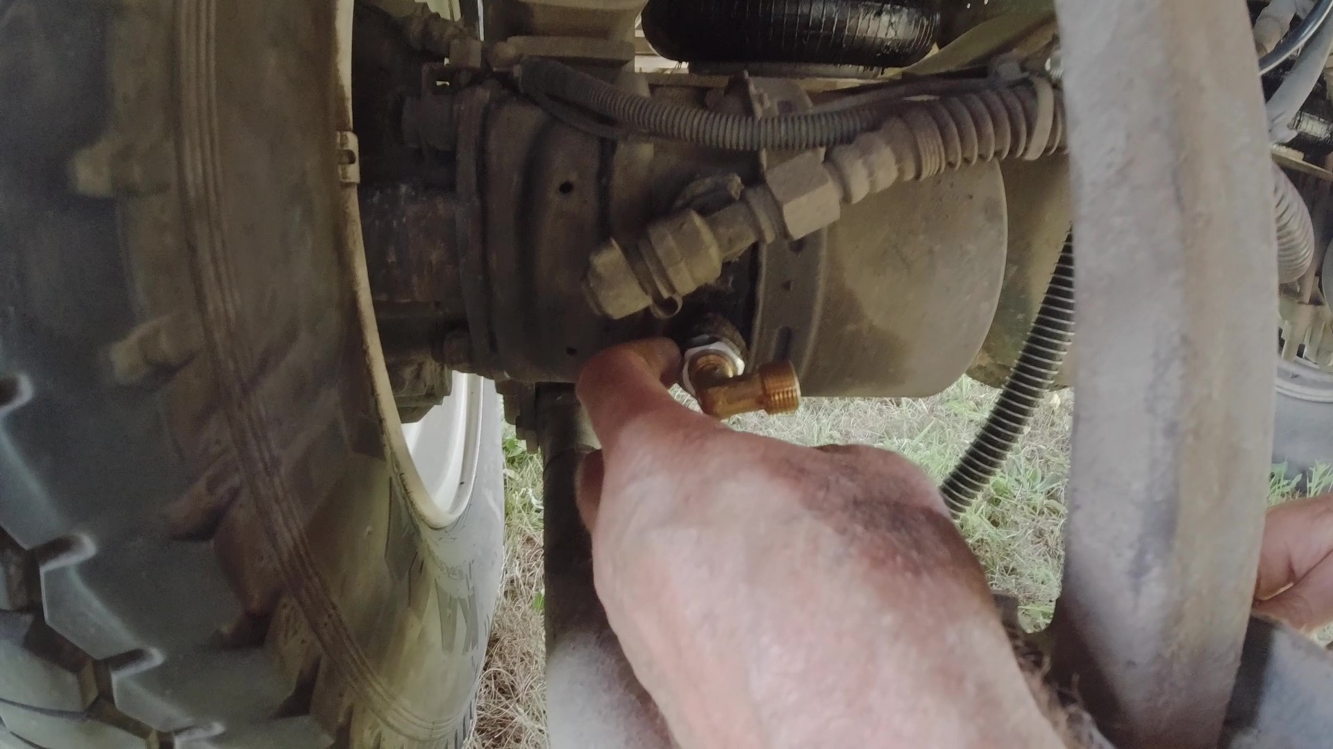 Замена тормозного шланга на Газоне Next смотреть онлайн