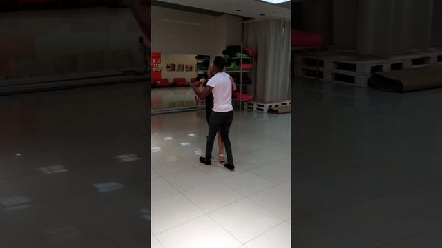 Kizomba Miguel Lumbela & Dina смотреть онлайн
