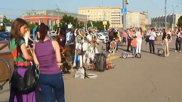 Этно-танцы у Парка культуры и отдыха, Москва. смотреть онлайн