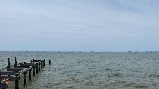Spend a Summer Day Soaking Up the Sun at Sanders Beach in Pensacola, Florida in 4K (HD) смотреть онлайн