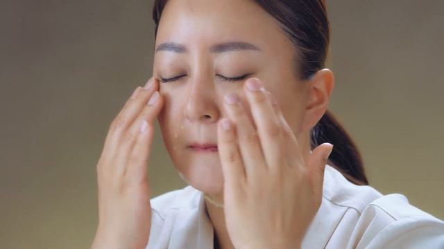 AHC EFF Age Defense Real Eye cream for Face with Master Aesthetician Jay смотреть онлайн