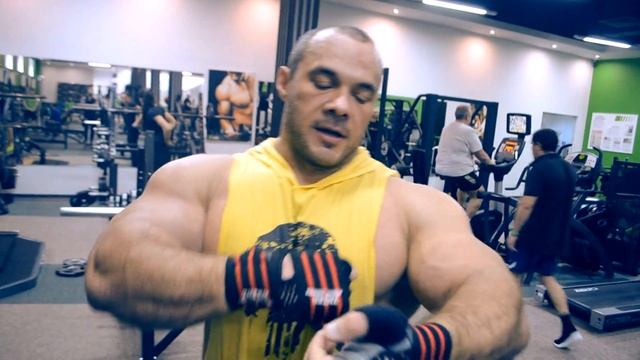 D.M.G. - Влад Кузнецов, подъёмы на бицепс по системе 21 смотреть онлайн