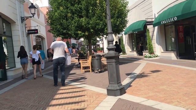 ШОППИНГ В ИТАЛИИ. OUTLET "NOVENTA DI PIAVE " как добраться . Поездка в АУТЛЕТ , СКИДКИ ,БРЕНДЫ смотреть онлайн