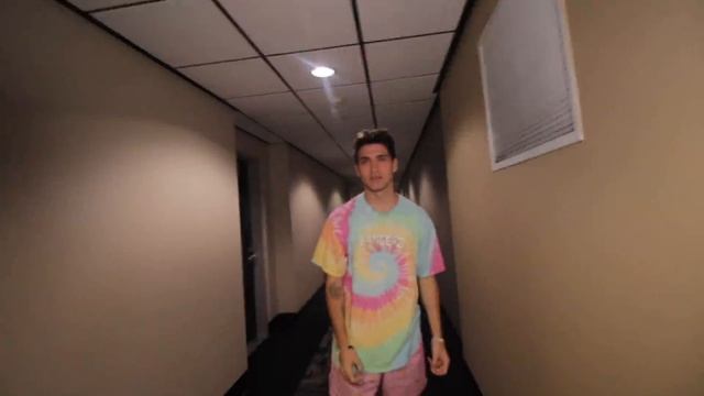 (GONE WRONG) THE ELEVATOR GAME TOOK MY FRIEND AT 3AM CHALLENGE! (jake dufner is missing) смотреть онлайн