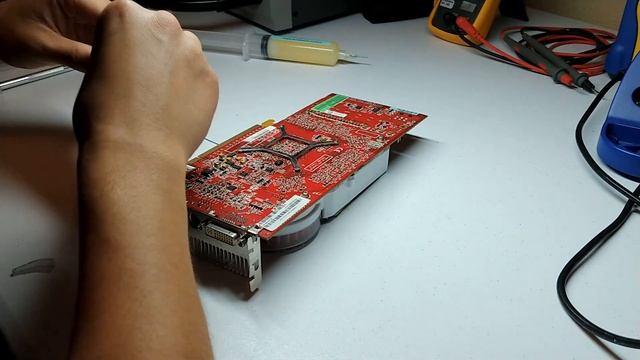 ¡REPARÉ LA TARJETA DE VÍDEO MÁS PODEROSA DEL 2006! смотреть онлайн