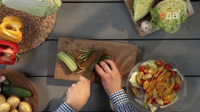 Картофельный салат с луково-чесночной заправкой смотреть онлайн