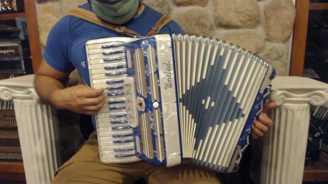 4879 - White and Blue Marotta United Piano Accordion LMH 41 120 $999 смотреть онлайн