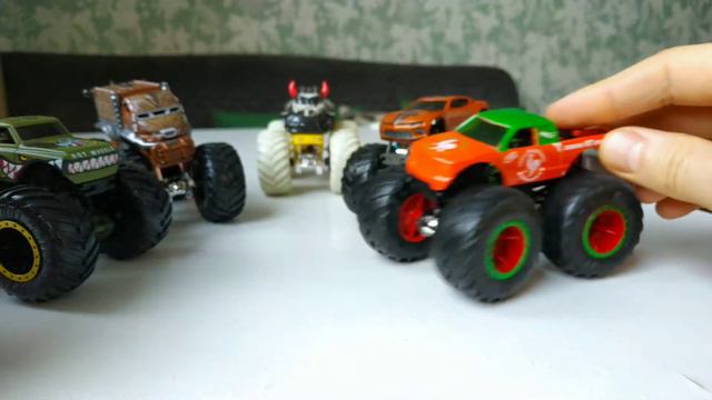 Hot Wheels Monster trucks 2020 - V8 Bomber, Camaro, Chewbacca, Steer Clear. Машинки монстр траки 🚜 смотреть онлайн