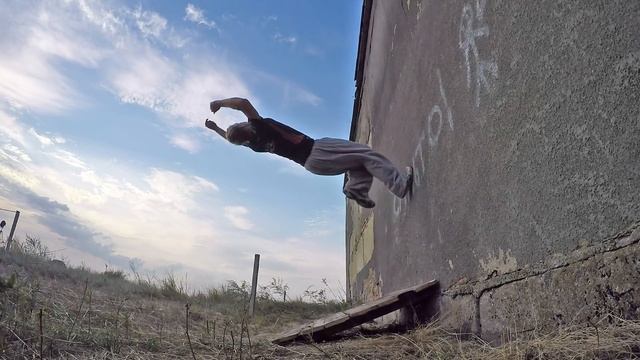 Как научиться "Волфлип с двух шагов" за одну тренировку (Two-Step WallFlip Tutorial) смотреть онлайн