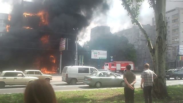 Fire in Rembyttekhnika (Donetsk) / Пожар в Рембыттехнике (Донецк) смотреть онлайн
