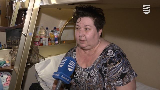 Как живут на пассажирском пароме украинские беженцы смотреть онлайн
