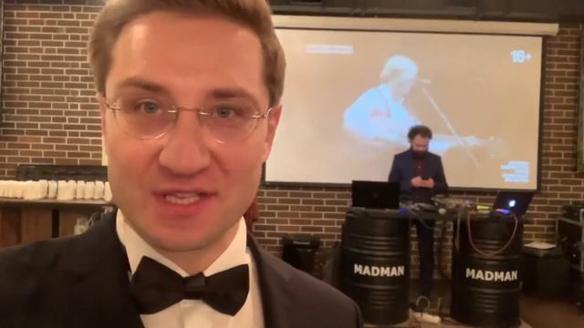 Из клиники - на корпоративный Новый Год смотреть онлайн