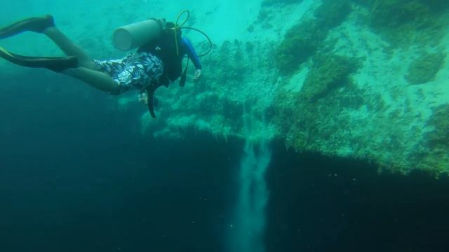 Deans Blue Hole смотреть онлайн