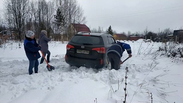 Nissan Terrano и Kia Sorento против снега смотреть онлайн
