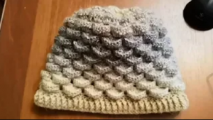 Шапка с эффектом 3D.Крючком. (720p)