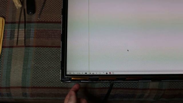 Vertical colored line issue on Dell 2408wfp смотреть онлайн