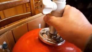 как крепить расширительный бак закрытого типа