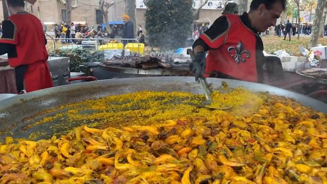 ВЛОГ средневековая ярмарка с рёбрышками и паэльей в Вик (Vic) смотреть онлайн