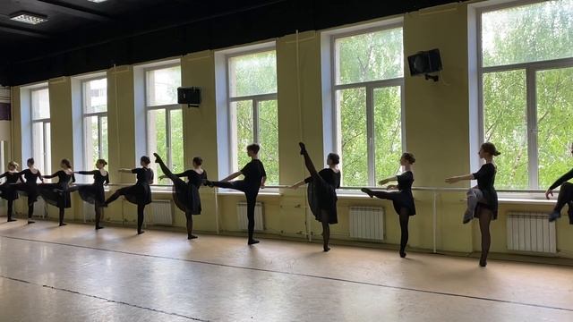 Экзамен по классическому танцу 1 курс(2 семестр) Мастерская М.С. Богдасарова’25 смотреть онлайн