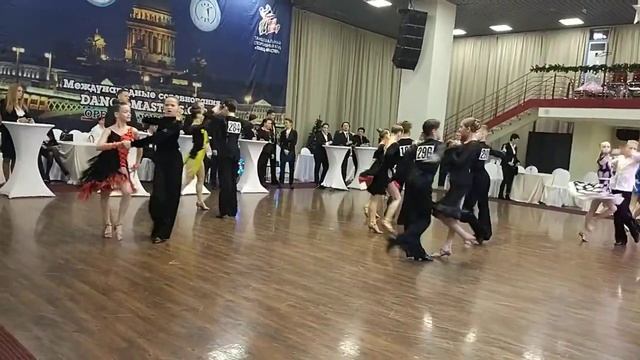 Ча-ча-ча Юниоры-1 Д класс Двоеборье 1/4 смотреть онлайн