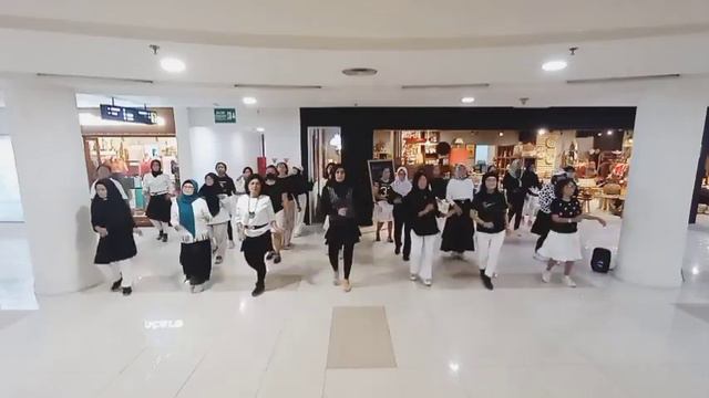 Dance Travolta Line Dance | Chor. Silvi Laurent | Demo by Fuchsia Class смотреть онлайн