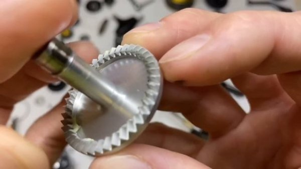 SHIMANO 20 TWIN POWER 4000PG VS 15 TWIN POWER 4000PG. Полное детальное сравнение. КОТОРЫЙ КРУЧЕ?