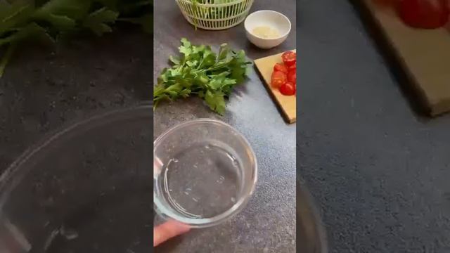 Салат из кабачков , шпината с заправкой смотреть онлайн