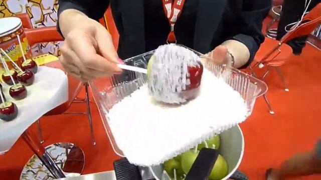 Яблоки в карамели. Как делают яблоки в карамели. смотреть онлайн