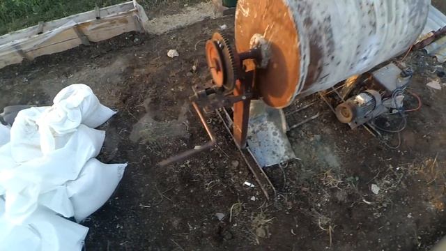 БЕТОНОМЕШАЛКА ИЗ 200 ЛИТРОВОЙ БОЧКИ СВОИМИ РУКАМИ смотреть онлайн
