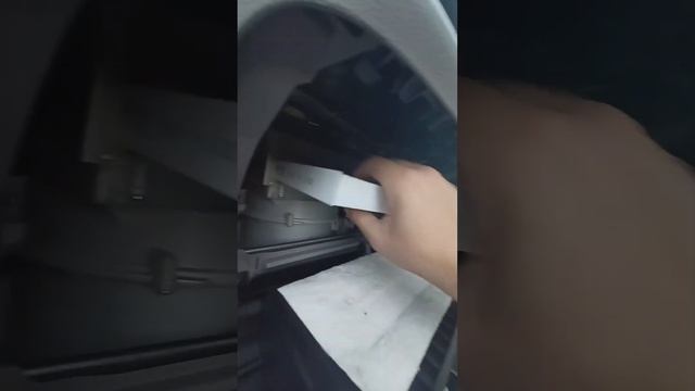 Замена салонного фильтра в Хонда инсайт ZE2 (2 поколение)