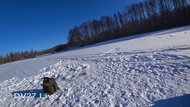 Зимняя рыбалка // ловля ленка, хариуса // подводные съемки смотреть онлайн