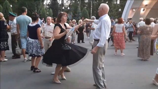 Я ПОДАРИЛ ТЕБЕ КОЛЬЦО ОБРУЧАЛЬНОЕ!!! смотреть онлайн